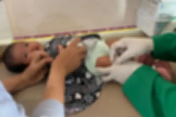 Vaksin anak yang tersedia di puskesmas dan posyandu ini bisa didapatkan secara gratis untuk memberikan perlindungan optimal dari penyakit medular.