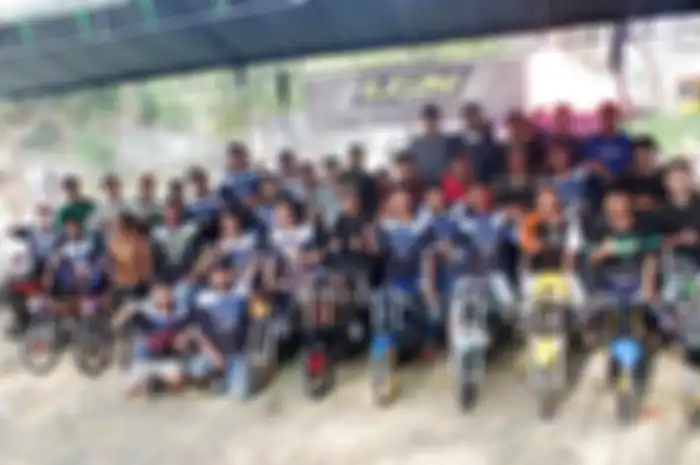 LGM Speed Gupis meraih 52 piala di Drag Bike Indramayu. Tim asli Cirebon yang fokus pada motor 2-tak di Drag Bike dan modifikasi sunmori. 