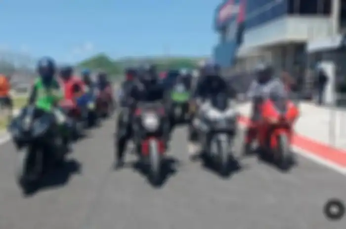 Aspal baru sirkuit Mandalika diuji 50 motor dan mobil jelang WSBK Indonesia 2022.