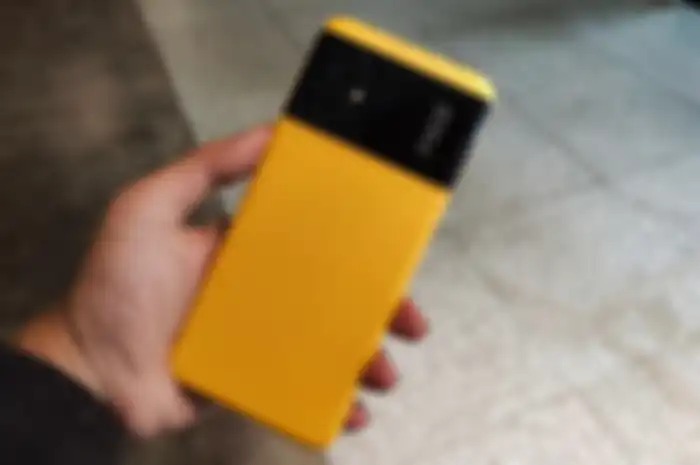 Hands-on POCO M5 varian Yellow dengan desain yang lebih calm dibanding pendahulunya. 