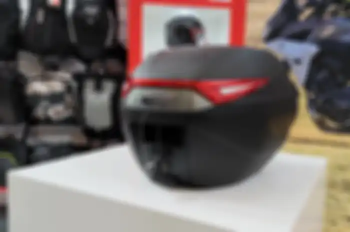 Givi C30, salah satu top box yang diluncurkan di IMOS 2022. Karena didesain langsung di Italia, kemungkinan harus bersiap membayar lebih.