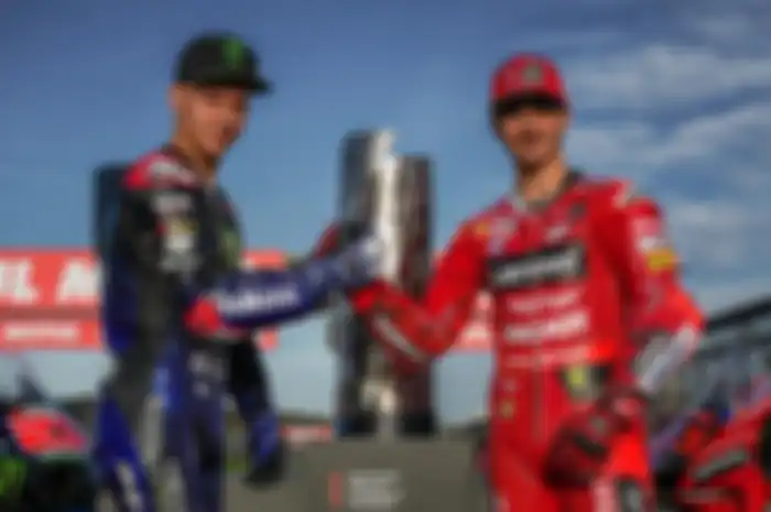 Pembalap Ducati Lenovo, Francesco Bagnaia (kanan) harapkan hal ini dari pesaingnya, Fabio Quartararo (kiri), simak jadwal MotoGP Valencia 2022 perebutan juara dunia.