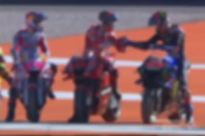 Francesco Bagnaia juara dunia MotoGP 2022. Persaingan dan saling respect Fabio Quartararo di MotoGP Valencia 2022. 
