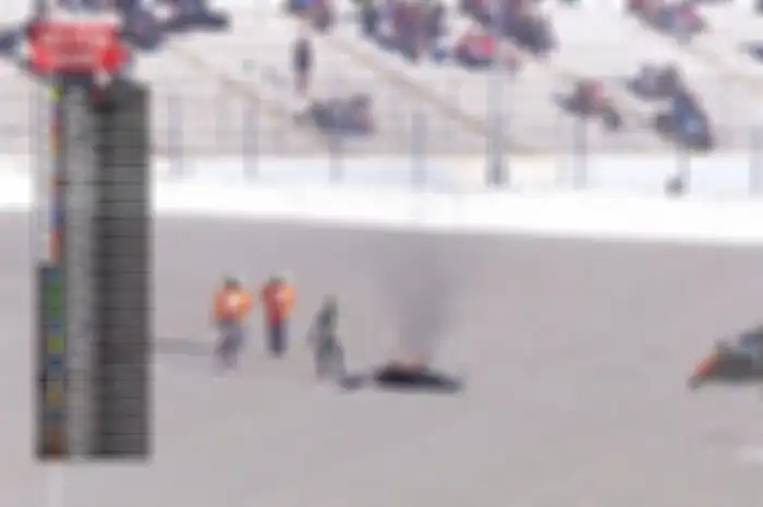 Murid Valentino Rossi, Marco Bezzecchi alami crash sampai motor terbakar di FP3 MotoGP Valencia 2022, Sabtu (5/11/2022).