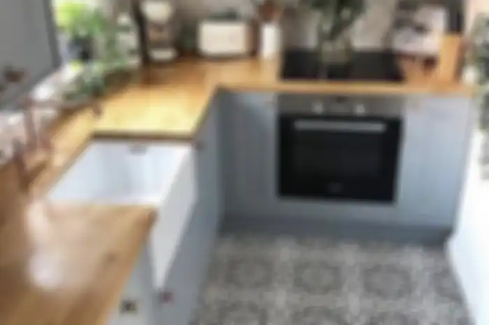 Foto tampilan desain dapur kecil memanjang kian menggoda hati. Trik cerdas ini menjadi kunci. Apalagi bisa dicoba sendiri di rumah.