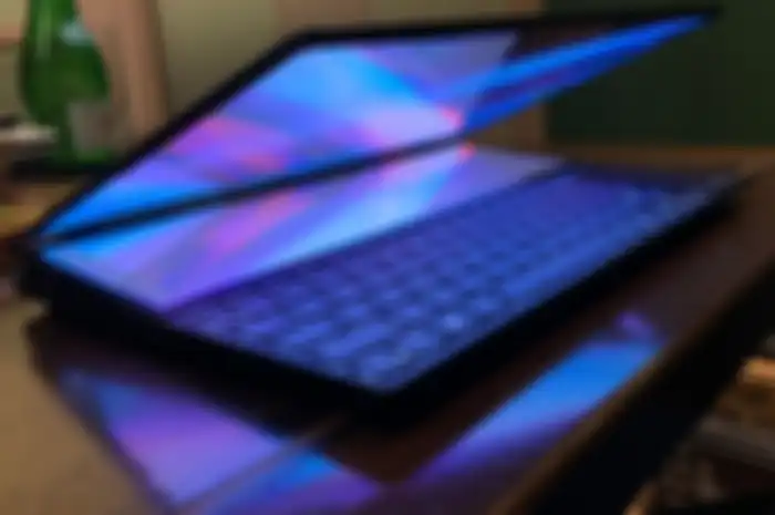 ASUS Zenbook 14 Pro Duo membawa teknologi dua layar dalam satu laptop untuk meningkatkan produktivitas