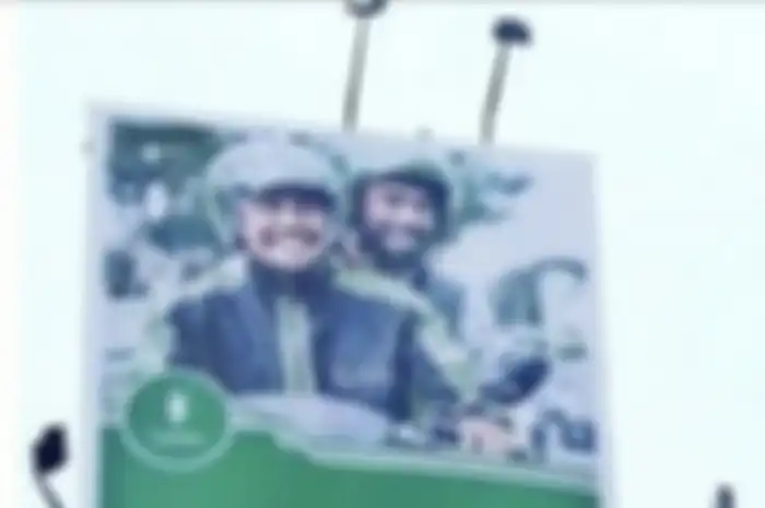 Melihat foto wajahnya sengaja dipasang di iklan billboard, aktor pria ini menagih ganti rugi Rp 50 juta ke Grab Indonesia. 