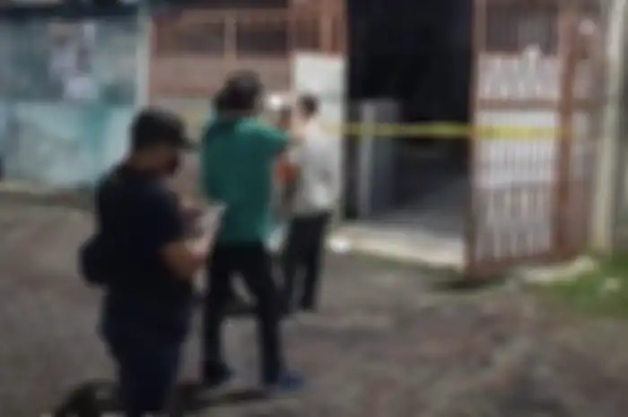 Terkuak foto interior rumah sekeluarga tewas diduga tak makan minum dalam waktu cukup lama. Ternyata didominasi warna ini.