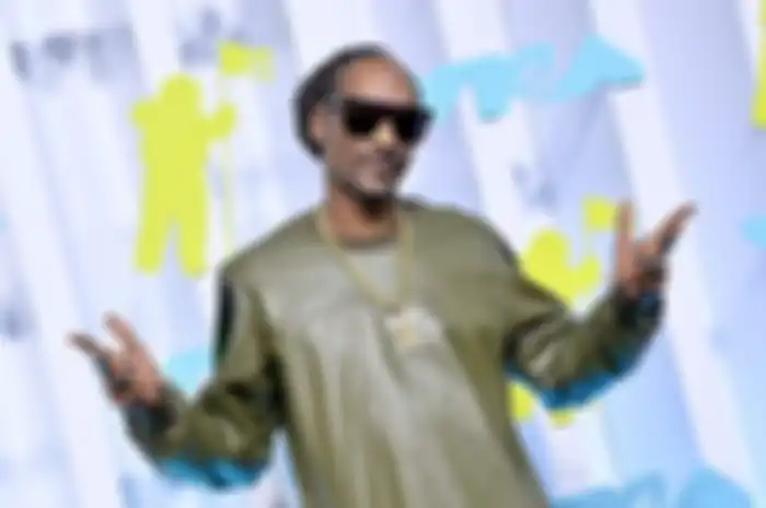Snoop Dogg gandeng co-writer Black Panther 2, Joe Robert Cole buat garap film biopiknya.
