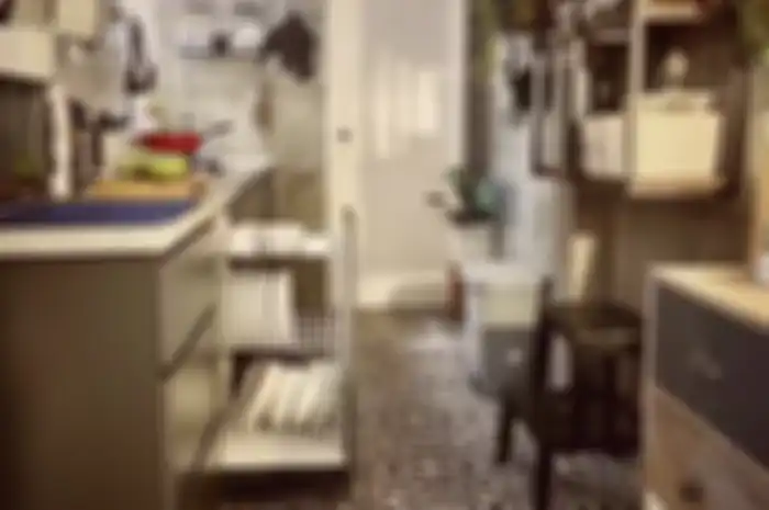 Sengaja mengubah desain dapur sederhana dengan gaya begini, pemilik foto area masak sempit menjadi idola di Instagram.