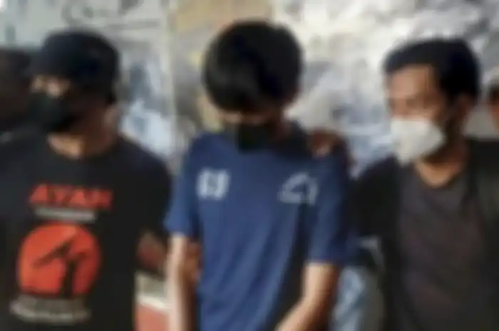 Foto pelaku penusukan mahasiswa Unpad tanpa masker sengaja disebarkan. Dia pernah melakukan aksi percobaan bunuh diri.
