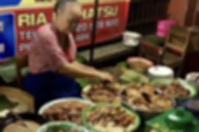 7 tempat wisata kuliner enak di Solo. Foto jajanan pun begitu menggoda mata. Yuk, kita cicipi. 