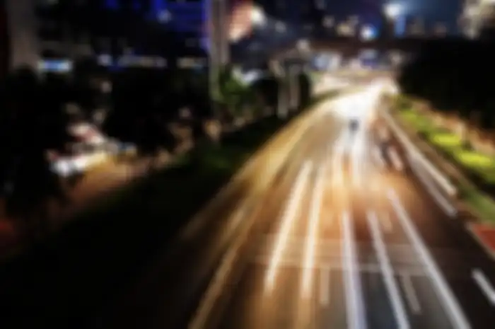Sekalipun punya kekurangan begini, Oppo Reno7 tetap bisa menghasilkan foto light trails ciamik. Ini 5 cara mudahnya.