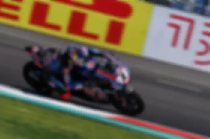 Toprak Razgatlioglu memenangkan Superpole Race WSBK Mandalika 2022. Alvaro Bautista tunggu juara dunia di Race 2. 