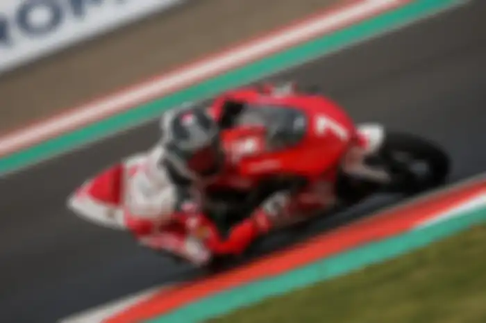 Veda Ega Pratama memenangkan Race 2 ATC Indonesia di Mandalika (13/11). Dominasi dua kemenangan amankan tiga besar di klasemen akhir. 