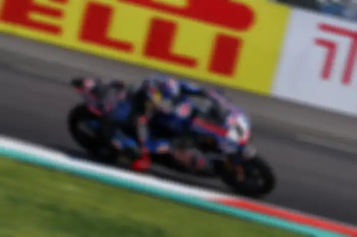Pembalap Yamaha Toprak Razgatlioglu cetak rekor lap time tercepat di Sirkuit Mandalika saat ronde WSBK Mandalika 2022.