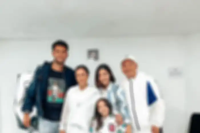 Gisel syok dituding selingkuhi suami orang. Namun, foto momen ibunda Gempi satu frame Gading Marten banjir komentar.