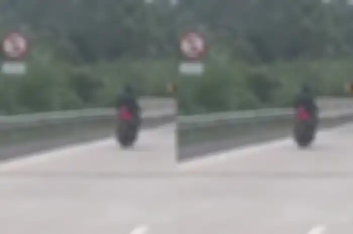 Aksi pemotor terobos tol Lampung jadi heboh, mengaku enggak paham aturan motor dilarang masuk tol.