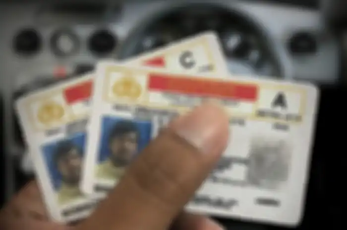 SIM patah atau rusak ternyata masih berlaku dan bisa digunakan, yang tidak bisa dipakai SIM yang masa berlakunya sudah habis.