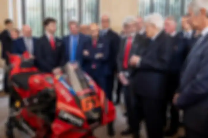 Bersama bos Ducati, juara dunia MotoGP 2022 Francesco Bagnaia datang ke undangan Presiden Italia, Sergio Mattarella.