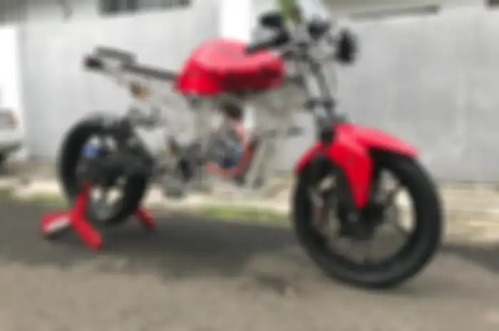 Motor listrik custom full rangka akrilik, bisa tembus 101 Km/jam. Ninja 250 listrik nih!