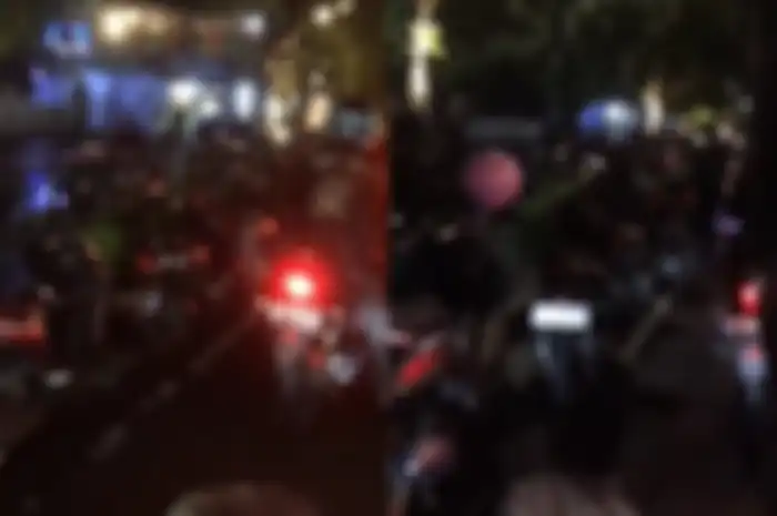 Fenomena deretan motor parkir di sepanjang Jalan Malioboro.