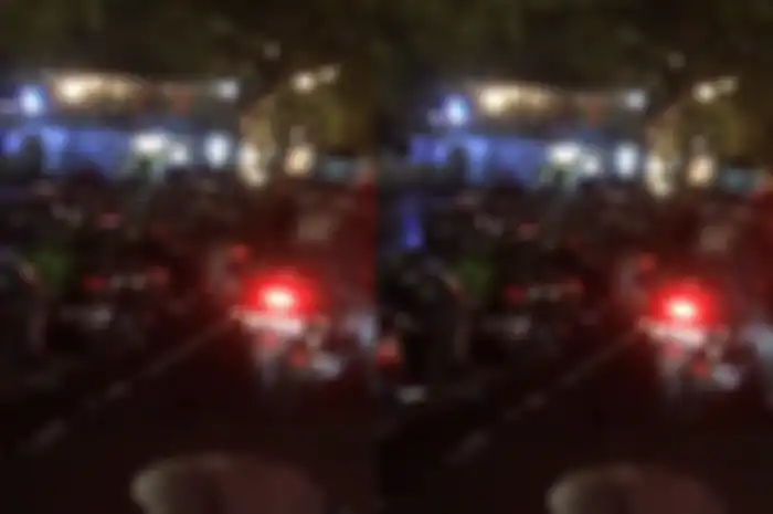 Sepanjang jalan di Malioboro tampak dipakiri motor.