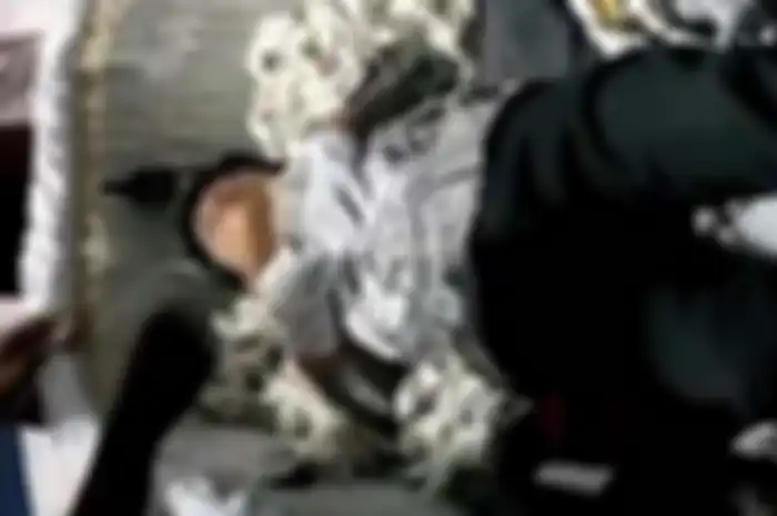 Warga dibuat kaget karena seorang lelaki yang dibilang sudah meninggal dunia malah bisa hidup lagi, gara-gara ulah debt collector.