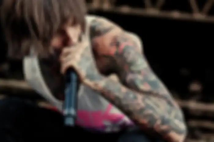 Happy birthday Oliver Sykes! Ini 5 rekomendasi lagu metal jadul dari Bring Me the Horizon!
