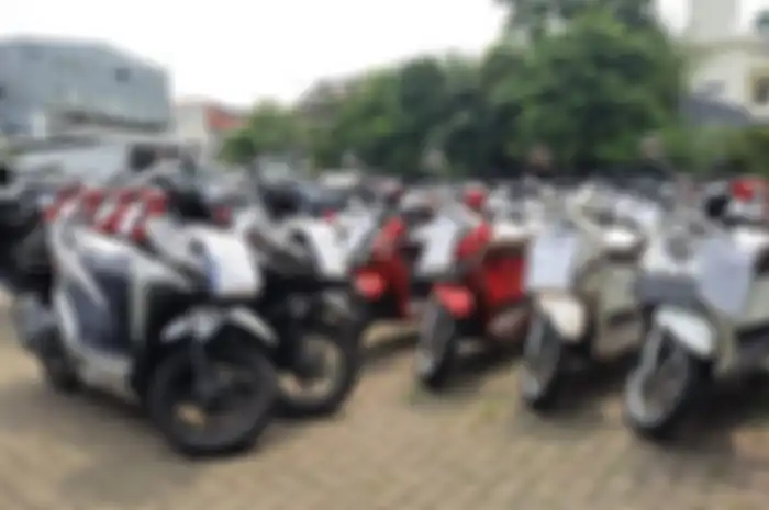 Lelang motor matic tahun muda.