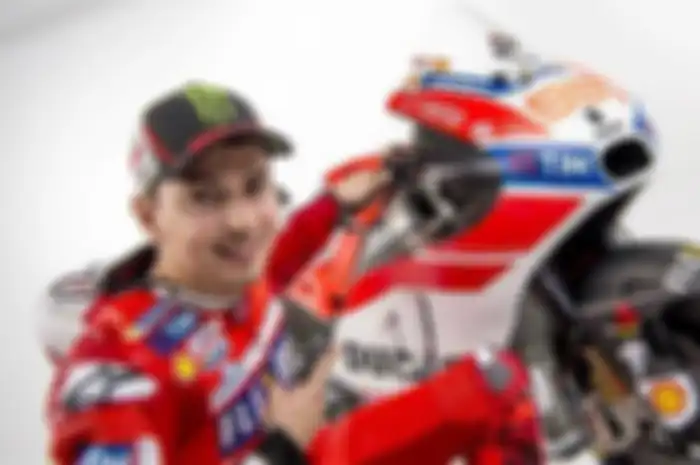 Jorge Lorenzo menimbang punya dua kemungkinan untuk dirinya kembali bersama Ducati. Untuk balapan lagi bukan?
