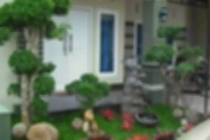 Taman depan rumah sengaja mengikuti aturan begini agar murah rezeki plus hoki. Bonusnya foto aesthetic!