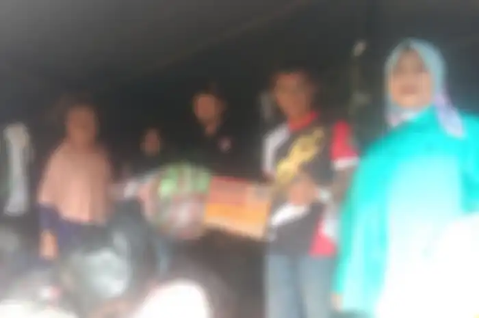 TRIPLE-X Community Indonesia salurkan bantuan kepada korban gempa Cianjur.