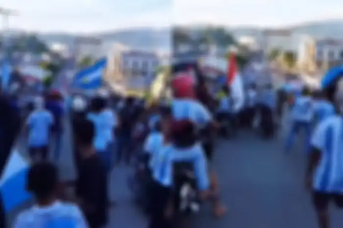 Konvoi motor digelar fans Argentina di Ambon Maluku usai mengalahkan Meksiko di Piala Dunia 2022.