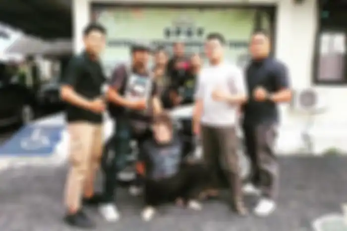 Bule asal Inggris maling motor custom Deus di kawasan Canggu berhasil ditangkap polisi Polsek Kuta Utara, Bali, Selasa (29/11/2022).