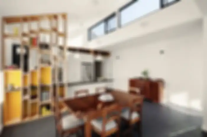 Pemilik rumah cukup modal dekorasi begini, desain dapur sederhana makin bikin betah. Foto hasilnya sampai dibilang cantik. 