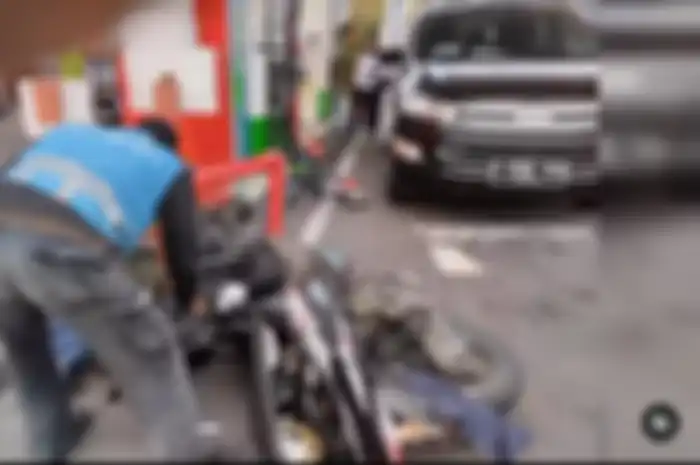 Motor tabrak dispenser SPBU di Bandung. Jalan sendiri tanpa pengendara. Kok bisa?