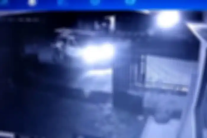 Terekam CCTV kronologi kecelakaan yang menewaskan Arik Purwo Sundoro (33) mantan pembalap road race asal  Ngawi Jawa Timur