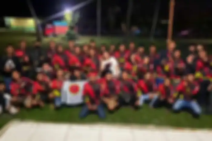 Komunitas MAGIC atau Max Fighter Indonesia Club) melakukan kopdar gabungan dengan menyiapkan area pantai dan kemah. 