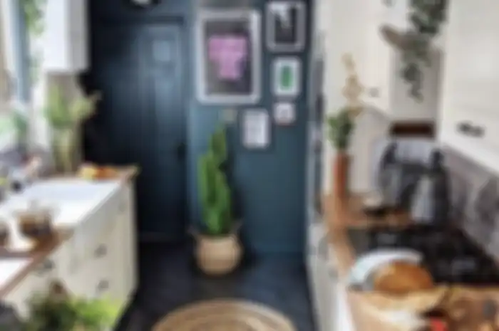 Pemilik rumah bosan melihat foto desain dapur mungil tampil monoton. Gaya eklektik menjadi pilihan unik di rumah minimalis.