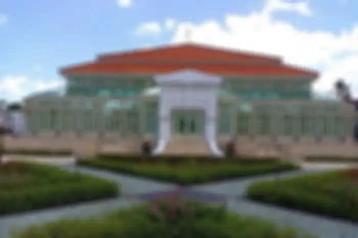 Simak ulasan 15 tempat wisata di Solo yang wajib dikunjungi karena menyediakan banyak spot foto aesthetic.