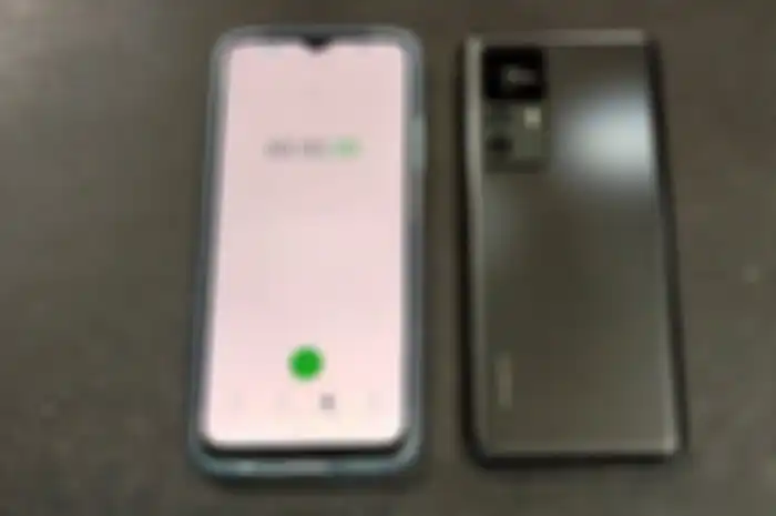 Uji coba isi baterai Xiaomi 12T 5G menggunakan 120W HyperCharge yang diklaim perusahaan dapat terisi penuh hanya dalam durasi 21 menit.