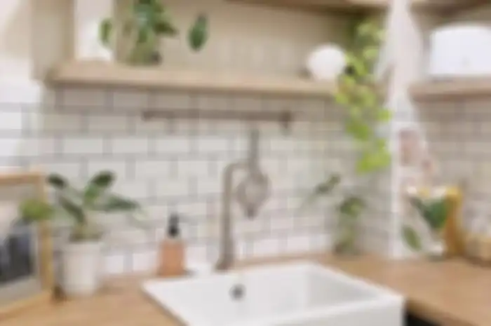 Desain dapur sederhana sengaja diberi sentuhan tak biasa. Foto interiornya bikin bangga pemilik rumah minimalis.