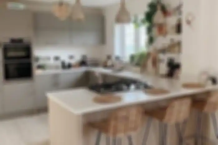 Begini 12 trik khusus agar foto desain dapur kecil terlhat lapang. Pemilik rumah tak perlu bantuan profesional kok.