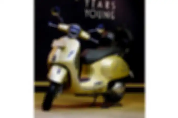 Harga motor Vespa GTS 75th Anniversary.
