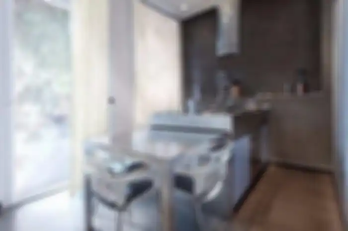 Simak yuk tips mengatasi kesalahan desain meja dapur minimalis. Foto hasilnya bikin tercengang banyak pemilik rumah.