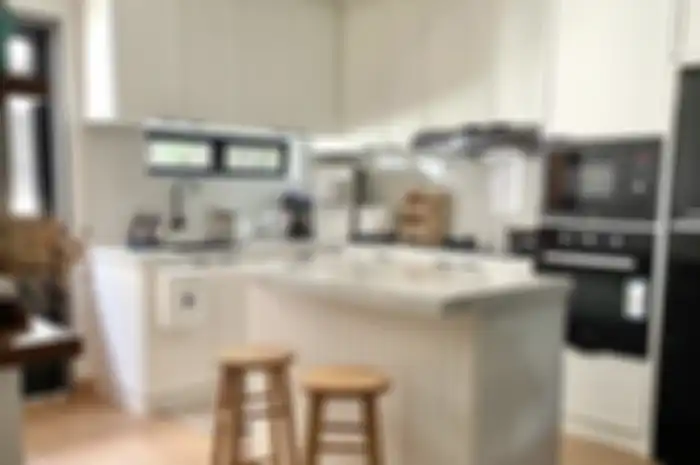 Simak ulasan 7 cara foto interior agar dapur mungil terlihat semakin aesthetic. Ternyata caranya simpel kok.