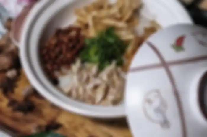 Inilah 5 tempat wisata kuliner di Solo yang menyajikan bubur ayam untuk menjadi menu sarapan enak. Intip yuk foto menunya. 