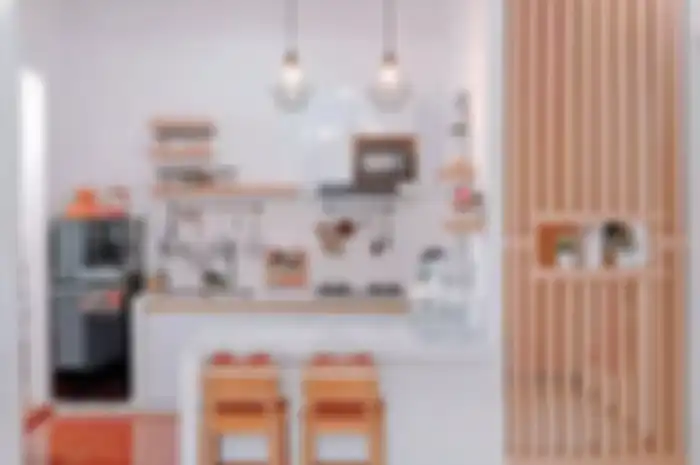 Desain dapur mungil yang makin estetik dengan sentuhan gaya begini bikin enggak nyangka. Foto hasilnya jadi referensi.