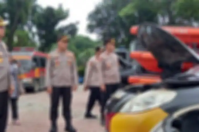 Ratusan mobil dan motor dinas Polres Metro Bekasi Kota dicek jelang Natal 2022 dan Tahun Baru 2023.